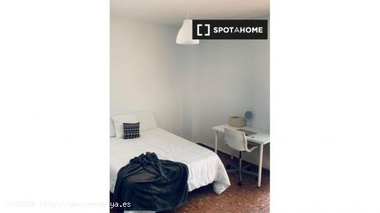 Cómoda habitación con balcón privado en Córdoba - CORDOBA