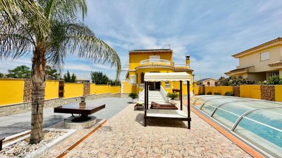 Magnifica villa en Orihuela con piscina privada - ALICANTE