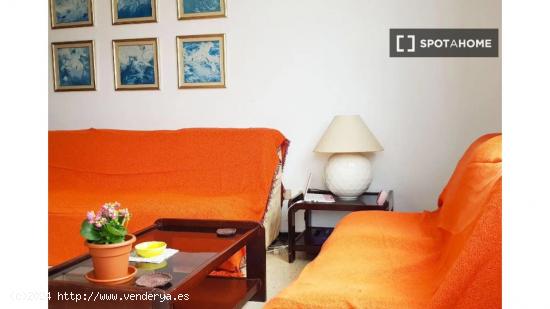 Se alquila habitación en piso de 4 dormitorios en Las Palmas De Gran Canaria - LAS PALMAS