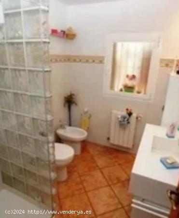 Vivienda de 240 m2 con 4 Habitaciones y 2 Baños en Alpatro - ALICANTE