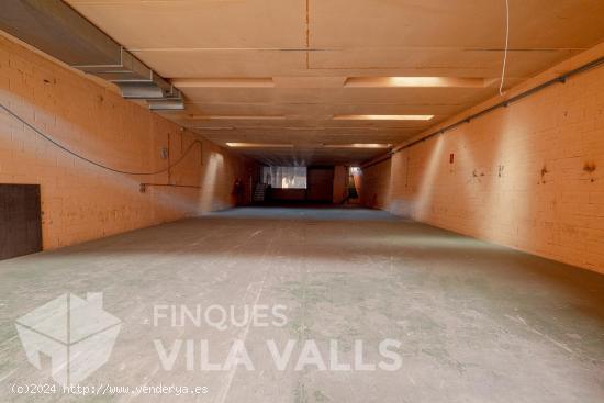 A 10 minutos de CIM VALLES, Nave moderna de diseño. 900 m2 - BARCELONA