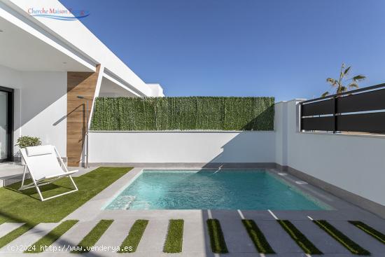   ​Chalet adosado con piscina privada en Roda Golf, Los Alcázares  - MURCIA 
