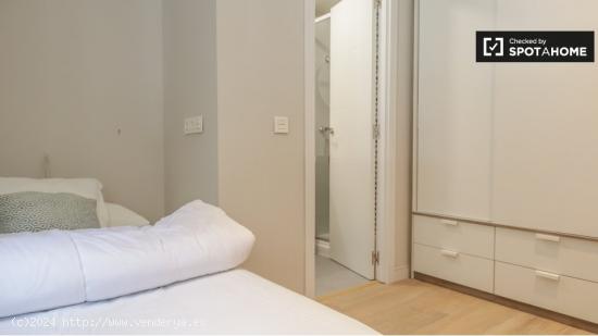 Se alquila habitación en piso de 5 dormitorios en Getafe, Madrid - MADRID