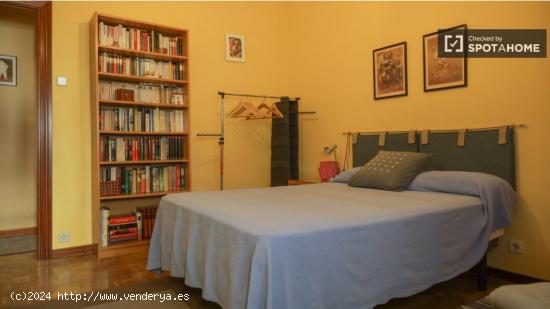Se alquila habitación en piso de 2 dormitorios en Goya - MADRID