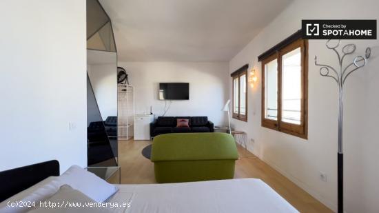 Piso tipo loft de 2 dormitorios con terraza en alquiler en el centro de Barcelona - BARCELONA