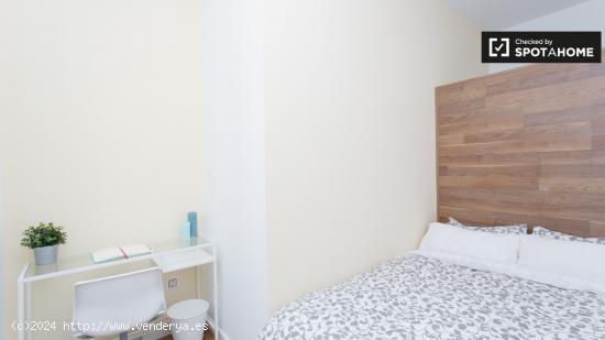 Habitación luminosa con llave independiente en apartamento de 9 dormitorios, Lavapiés - MADRID