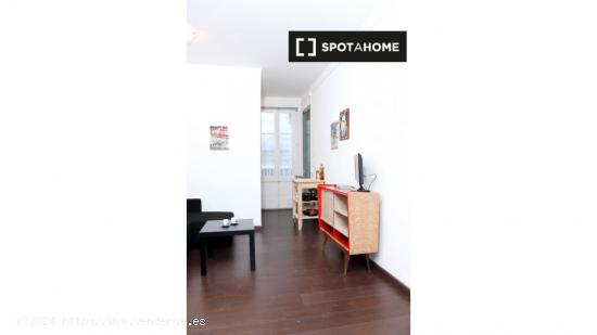 Amplio apartamento de 1 dormitorio en alquiler en Gràcia - BARCELONA