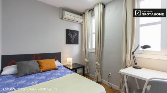 Habitación en un apartamento de 15 habitaciones en Moncloa - MADRID