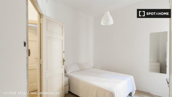 Habitación amueblada en piso de 14 habitaciones en Sant Gervasi - BARCELONA