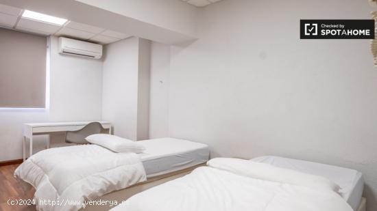 Alquiler de habitaciones en piso de 6 habitaciones en Alcalá De Henares - MADRID