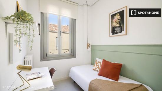 Se alquila habitación en residencia en Madrid - MADRID