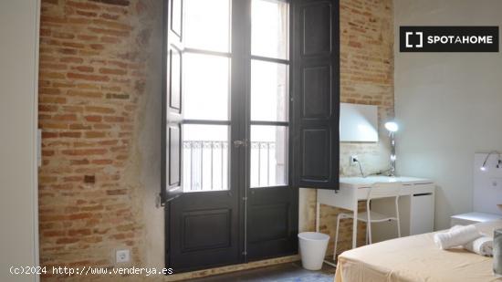 Alquiler de habitaciones en piso de 4 dormitorios en Barrio Gótico - BARCELONA