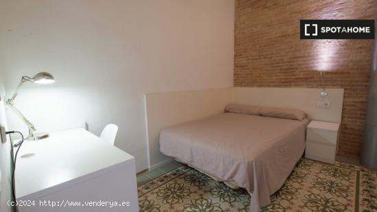 Alquiler de habitaciones en piso de 4 dormitorios en Barrio Gótico - BARCELONA