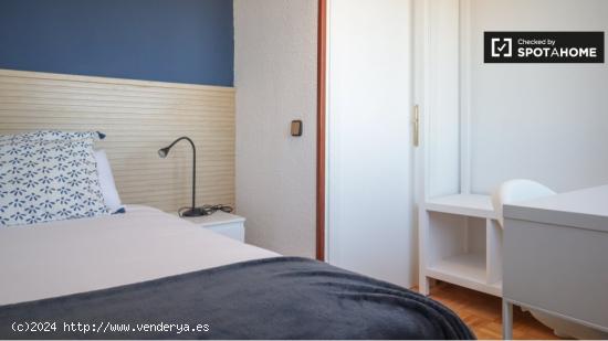 Se alquila habitación en piso de 4 dormitorios en La Paz - MADRID