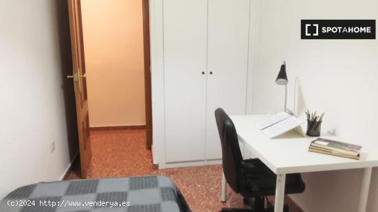 Habitaciones en alquiler en el apartamento de 5 dormitorios en Burjassot - VALENCIA