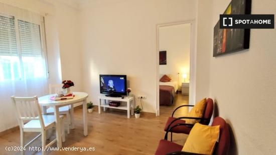 Se alquila habitación en apartamento de 4 habitaciones en Russafa - VALENCIA