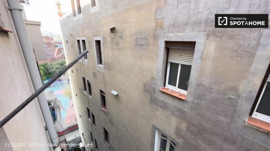 ¡Habitación en alquiler en piso de 3 habitaciones en Barcelona! - BARCELONA