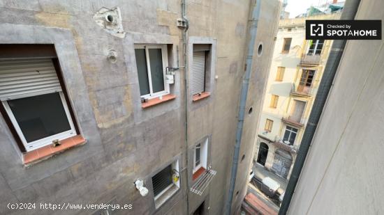 ¡Habitación en alquiler en piso de 3 habitaciones en Barcelona! - BARCELONA