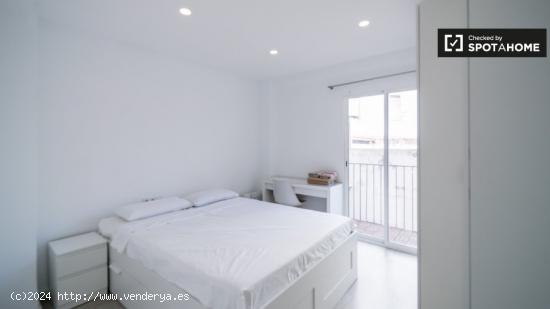 Se alquila habitación en piso de 3 habitaciones en Valencia - VALENCIA