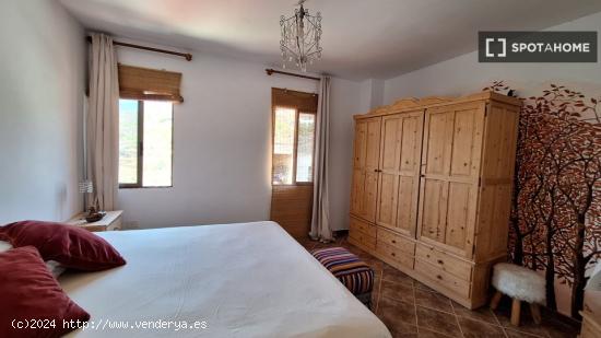 Se alquila habitación en casa de 4 dormitorios en Aroba - SANTA CRUZ DE TENERIFE