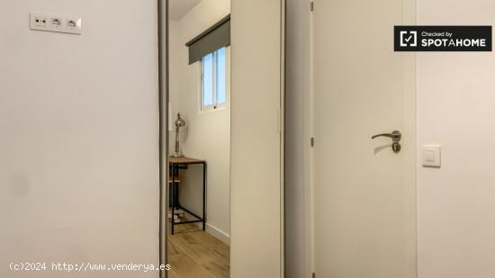 Habitación individual en apartamento de 5 dormitorios, Hospitalet de Llobregat - BARCELONA