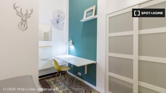 Habitación de moda para alquilar en un apartamento de 9 habitaciones en Gracia - BARCELONA