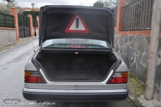 Mercedes Clase E 300D AUT KLIMA A/C-TECHO ELECTRICO-ELEGANCE de 1991 con 377.000 Km por 4.700 EUR. e