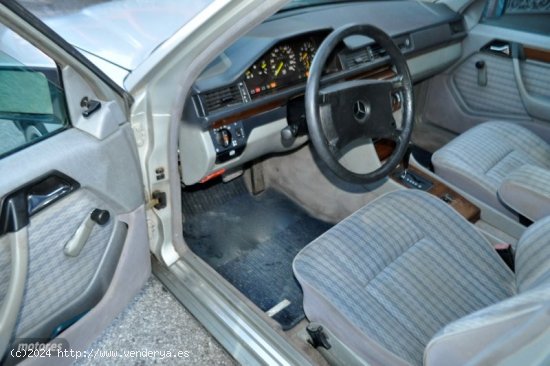 Mercedes Clase E 300D AUT KLIMA A/C-TECHO ELECTRICO-ELEGANCE de 1991 con 377.000 Km por 4.700 EUR. e