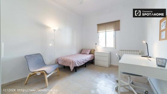Acogedora habitación en un apartamento de 4 dormitorios en Camins al Grau, Valencia - VALENCIA