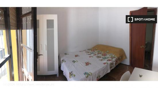 Cómoda y céntrica habitación con balcón en Córdoba - CORDOBA
