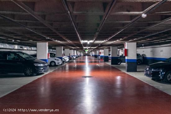 Plaza de garaje para coche grande - MADRID