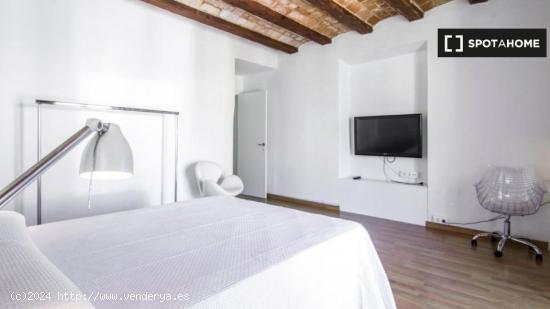Habitación en apartamento de 3 dormitorios en El Raval - BARCELONA