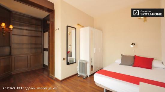 Gran habitación en apartamento de 6 dormitorios en Les Corts - BARCELONA