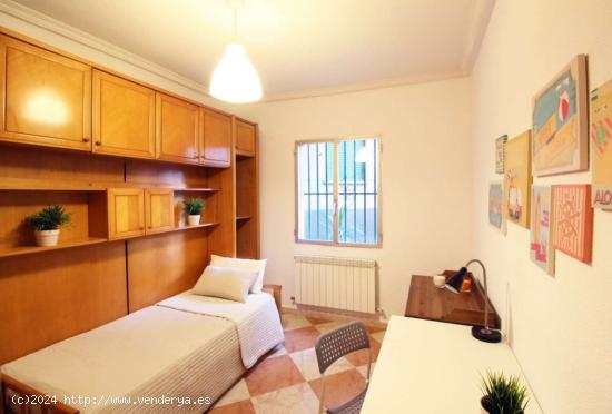  Habitación amueblada con calefacción en un apartamento de 3 dormitorios, Carabanchel - MADRID 