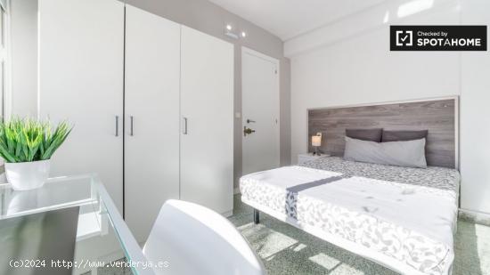 Acogedora habitación en alquiler en apartamento de 5 dormitorios - El Pla del Real - VALENCIA