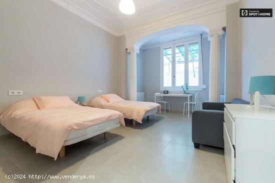  Habitación amueblada en apartamento de 5 dormitorios en Russafa, Valencia - VALENCIA 