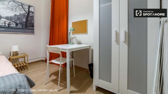 Cómoda habitación con cama individual en alquiler en Ciutat Vella - VALENCIA