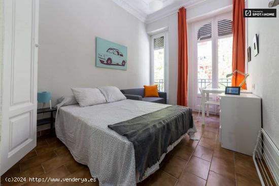  Amplia habitación en un apartamento de 6 dormitorios, L'Eixample - VALENCIA 