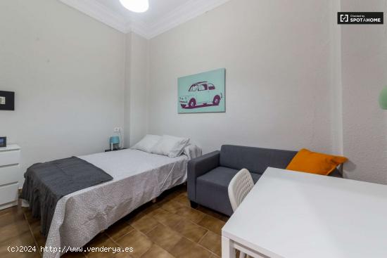  Hermosa habitación en un apartamento de 6 habitaciones, L'Eixample - VALENCIA 