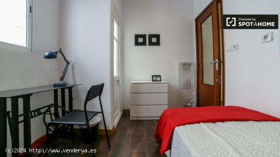 Acogedora habitación en un apartamento de 6 dormitorios, Quatre Carreres - VALENCIA