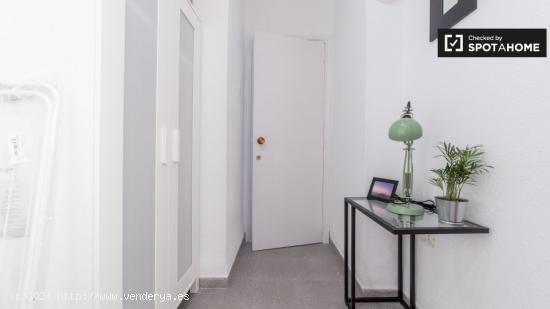 Cómoda habitación en alquiler en apartamento de 4 dormitorios en Extramurs, Valencia - VALENCIA