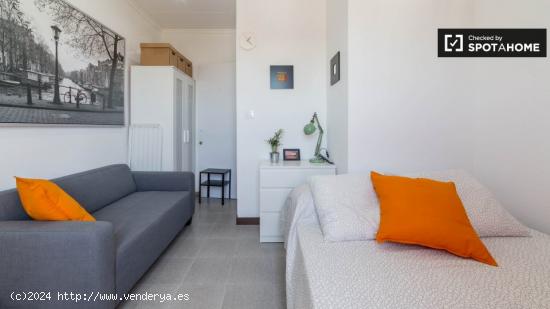 Habitación exterior luminosa en alquiler en un apartamento de 4 dormitorios en Extramurs - VALENCIA