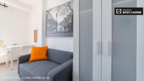 Habitación exterior luminosa en alquiler en un apartamento de 4 dormitorios en Extramurs - VALENCIA
