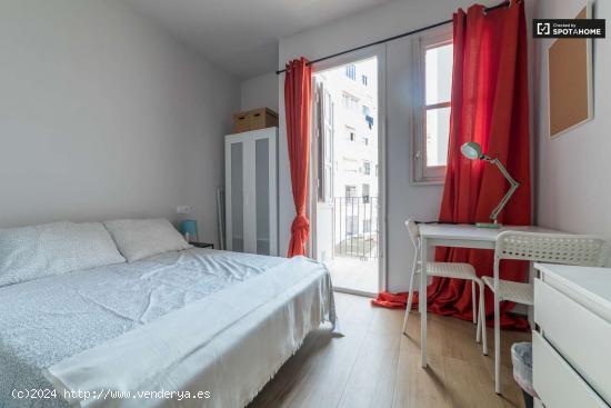  Elegante habitación en alquiler en apartamento de 6 dormitorios en Extramurs - VALENCIA 