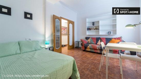 Gran habitación con cama doble en alquiler en Quatre Carreres - VALENCIA