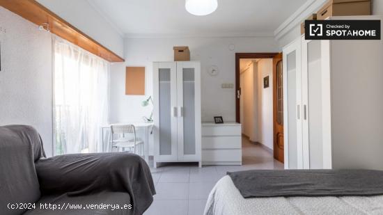 Habitación moderna en alquiler en el apartamento de 4 dormitorios, Quatre Carreres. - VALENCIA