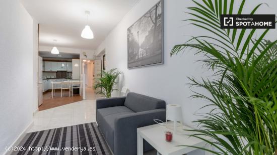 Alegre habitación en alquiler en apartamento de 5 dormitorios en Benimaclet - VALENCIA