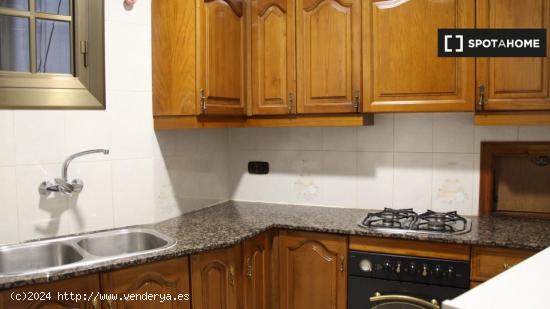 Habitación limpia en alquiler en el apartamento de 6 dormitorios en El Born - BARCELONA