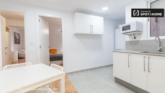 Habitación luminosa en alquiler en apartamento de 4 dormitorios en El Cabanyal. - VALENCIA