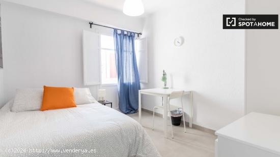 Habitación luminosa en alquiler en apartamento de 4 dormitorios en El Cabanyal. - VALENCIA